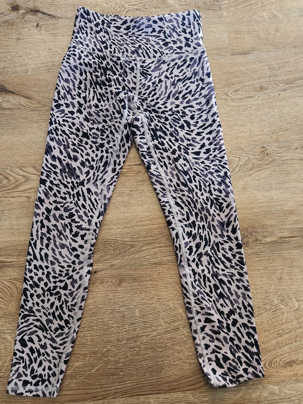 Jessica Simpson Black and Light Gray Leopard Print Jeggings
